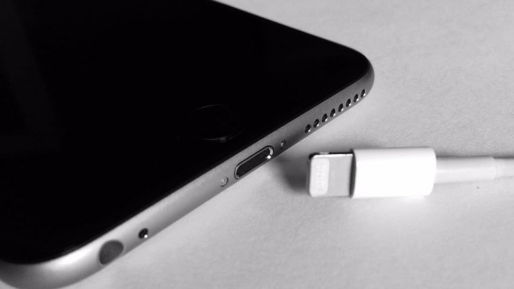 iPhone with USB-C Port? After the EU makes it mandatory for all phones, this could become a reality by 2024.