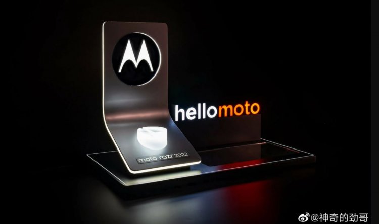 Motorola Moto Razr 3 Foldable Wallpaper is now available: Continue reading to learn more.